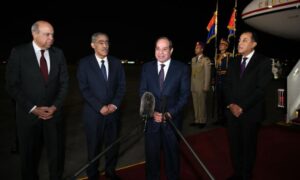 عفب عودتة من جولتة الاسيوية الناجحة.. الرئيس يوجه الشكر والتقدير لقادة كوريا وماليزيا وإندونيسيا على حفاوة الاستقبال ..العالم يحترم المسار السياسي المصري.. ووقعنا 20 اتفاقية خلال الجولة الآسيوية
