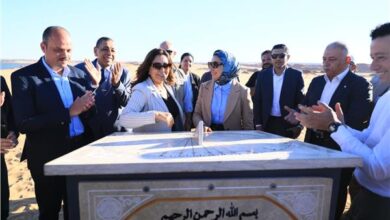 وزيرة التنمية المحلية ومحافظ الوادى الجديد بشهدان حجر الأساس للمشروع المتكامل لتطوير بحيرة موط والغابة الشجرية بالداخلة 