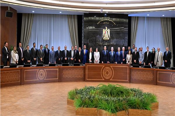 رئيس الوزراء يشهد توقيع اتفاقيات شراكة لتنفيذ 20 ألف وحدة سكنية لمحدودي الدخل 