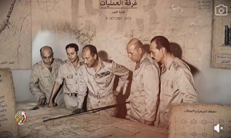 الفيديو، المحطات الحاسمة التي غيرت مسار التاريخ وبدلت المفاهيم العسكرية التقليدية، بدءا من ساعة الصفر في السادس من أكتوبر، مرورا بتنفيذ الضربة الجوية الكبرى، وتمهيد المدفعية وسلاح الإسناد الناري، وصولا إلى عملية العبور التاريخية لقناة السويس واقتحام خط بارليف. كما سلط الإصدار الضوء على الدور البطولي لمختلف أفرع القوات المسلحة، من سلاح المهندسين في إقامة الكباري وتسهيل عبور الدبابات والمدرعات والدفاع الجوي في تأمين سماء الوطن وحماية تحركات القوات والقوات البحرية في إحكام السيطرة ومنع إمدادات العدو. المتحدث باسم القوات المسلحة ينشر فيديو توثيقي جديد تحت عنوان "ملحمة العبور"