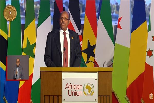 رئيس مفوضية الاتحاد الأفريقي: التوترات العالمية تفرض علينا التكيف مع المتغيرات 