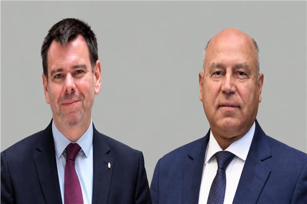 وزير النقل يتفق مع نظيره المجري على استكمال توريد 44 عربة قطار جديدة لمصر