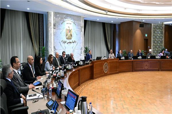 مجلس الوزراء يوافق على 12 قرارا منها 43 طلباً لتخصيص قطع أراضٍ لبعض الشركات بنظام البيع بالدولار الأمريكي من خارج البلاد وفقاً للضوابط والآليات المعتمدة