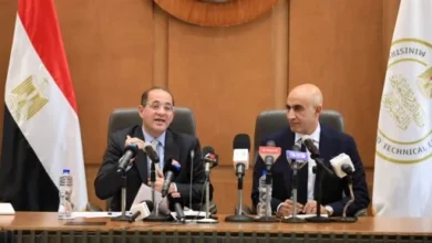  الحكومة تبدأ تنفيذ التكليف الرئاسي بتحسين أجور المعلمين.. وزيرا التعليم والمالية: زيادة أجور المعلمين إلى 15 ألف جنيه و5 آلاف جنيه للمعلم المساعد و6 آلاف جنيه لكبير المعلمين 